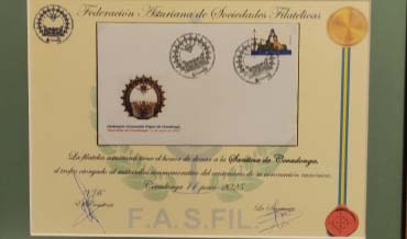 FASFIL dona un trofeo al Museo de Covadonga